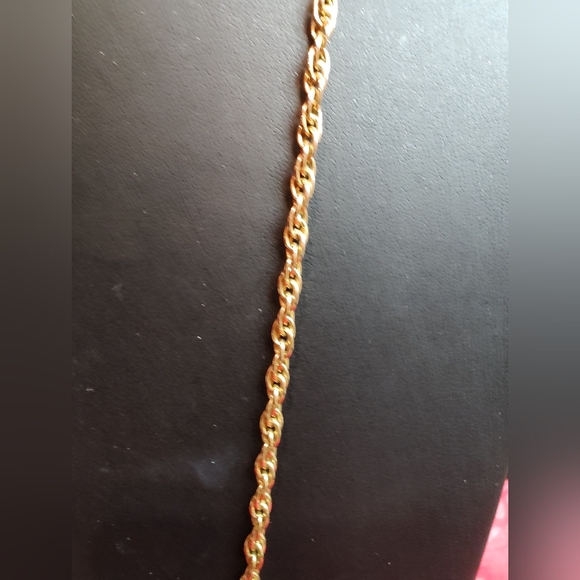 Beautiful Gold Tone Floral Pendant Necklace With Small Tassels - Picture 4 of 5